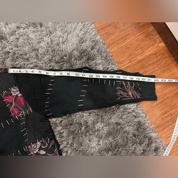 Vintage Sandy Starkman Patchwork Embroidered Sweater size M black/red/yellow - Picture 10 of 10